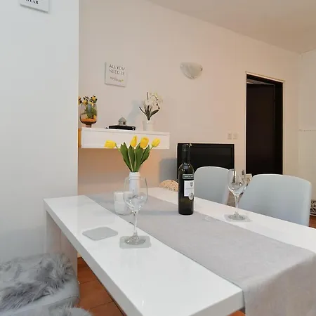Apartment Dulijana 2042